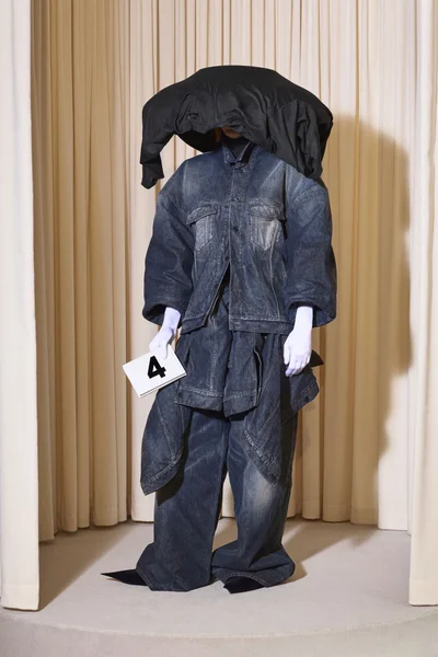 Look 4